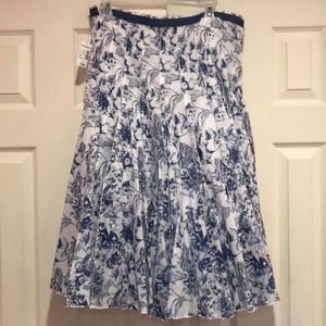 Full skirt with blue accents